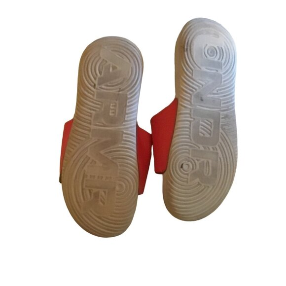 UNDER ARMOUR- SLIP-ON WHITE/RED SIZE 9 - Picture 6 of 7